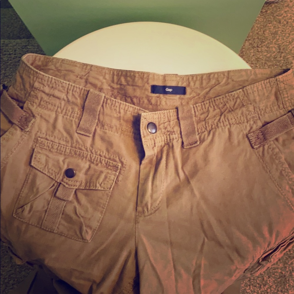 Gap women’s cargo pant. Size 2